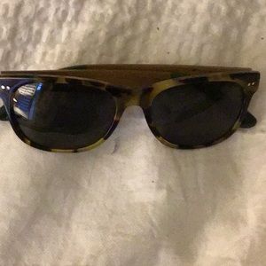 Meet your Posher, Delia